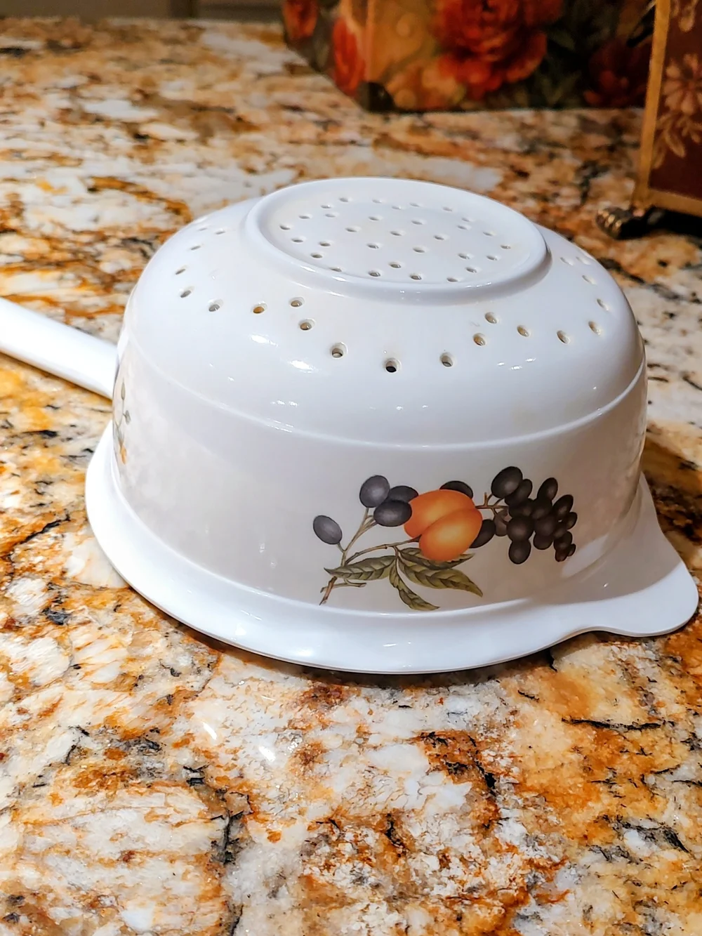 White Ashberry Melamine strainer W Peach Floral Design, vintage.